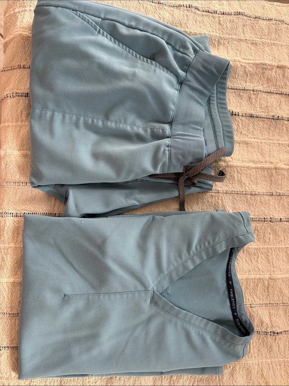 Fabletics Women's Seafoam green Jogger Set